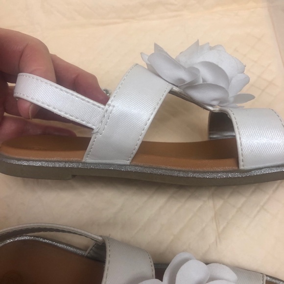 Sandals White straps, Velcro Cat & Jack brand Girls 12 Rubber solesFlower on top - Picture 6 of 12
